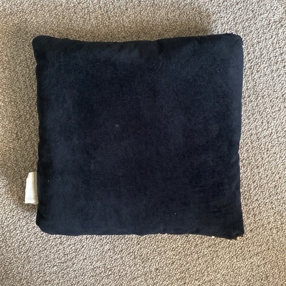 Decorative pillow. - Picture 3 of 3